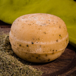Queso criollo saborizado de campo Orégano