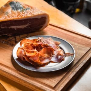 Jamón crudo Serrano raza Duroc  x 100 gr.18 meses