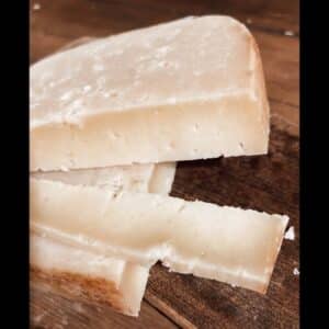 Queso de oveja "Pecorina " estilo italiano